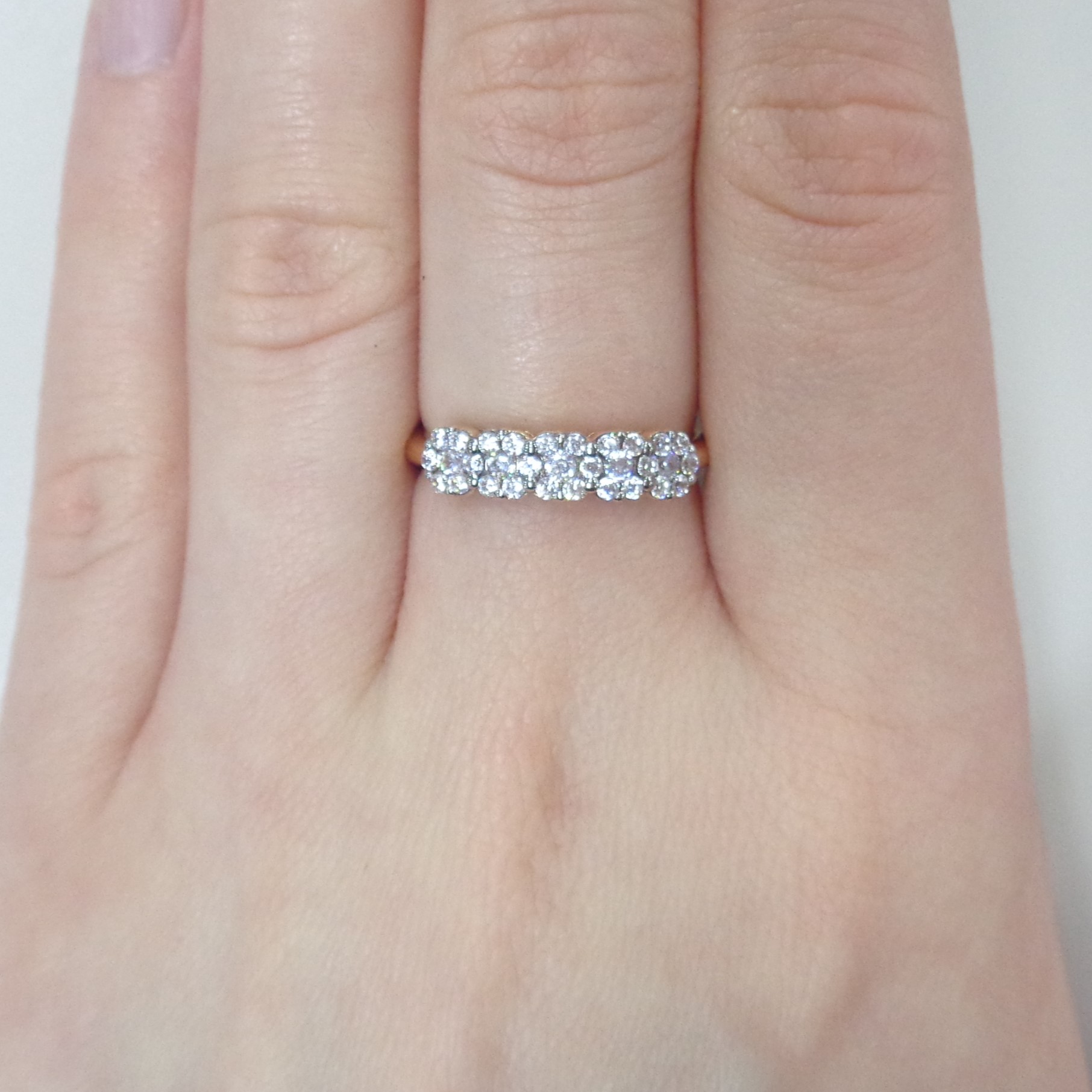 Золотое кольцо 585 пробы; родий; вставки 31 Фианит бесцв.;